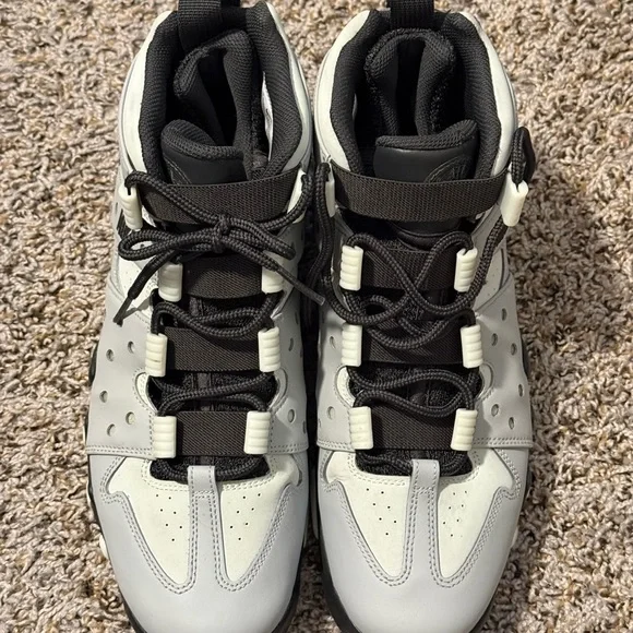 Nike Men’s Black and Gray Shoes - Picture 3 of 10